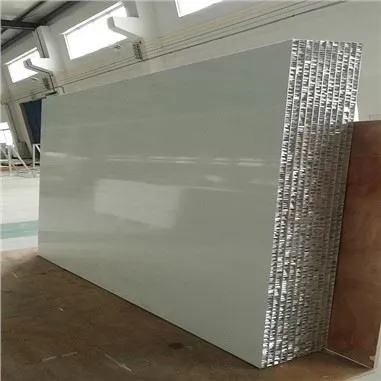 Aluminijaste sendvič plošče v obliki satja